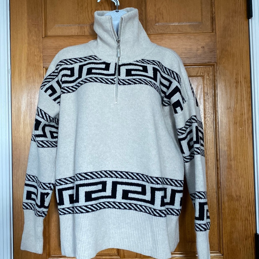 Women’s NWT Greek key design ski sweater size s